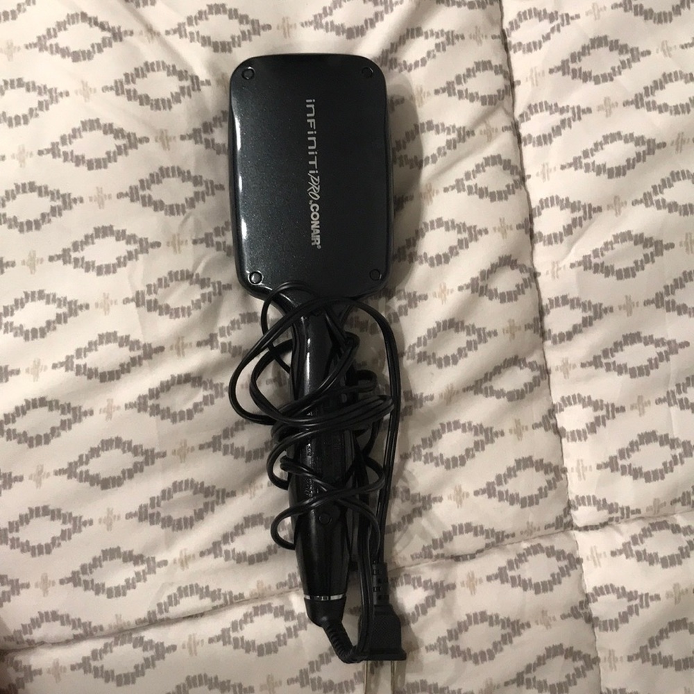 Conair INFINITIPRO Ceramic Hot Brush